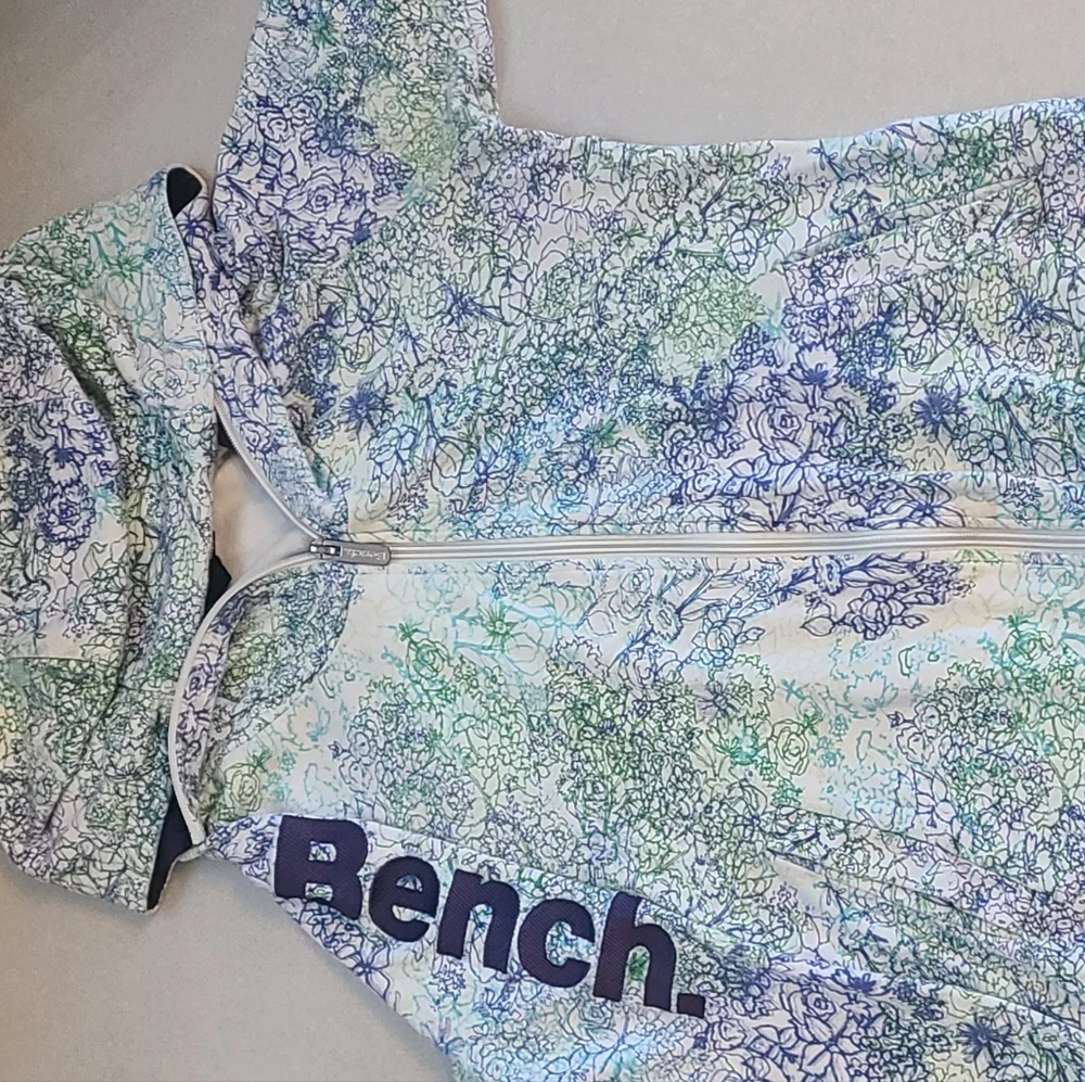 Bench Sweater - Picture 5 of 10